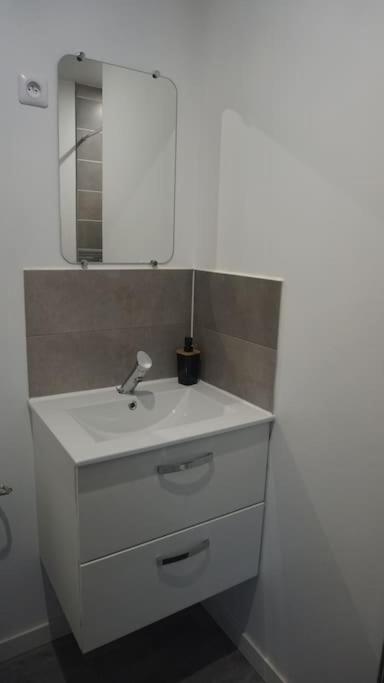 Cosy T2 Wifi Parking Proche Gare Centre Ville Saint-Quentin  Luaran gambar