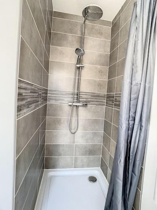 Cosy T2 Wifi Parking Proche Gare Centre Ville Saint-Quentin  Luaran gambar